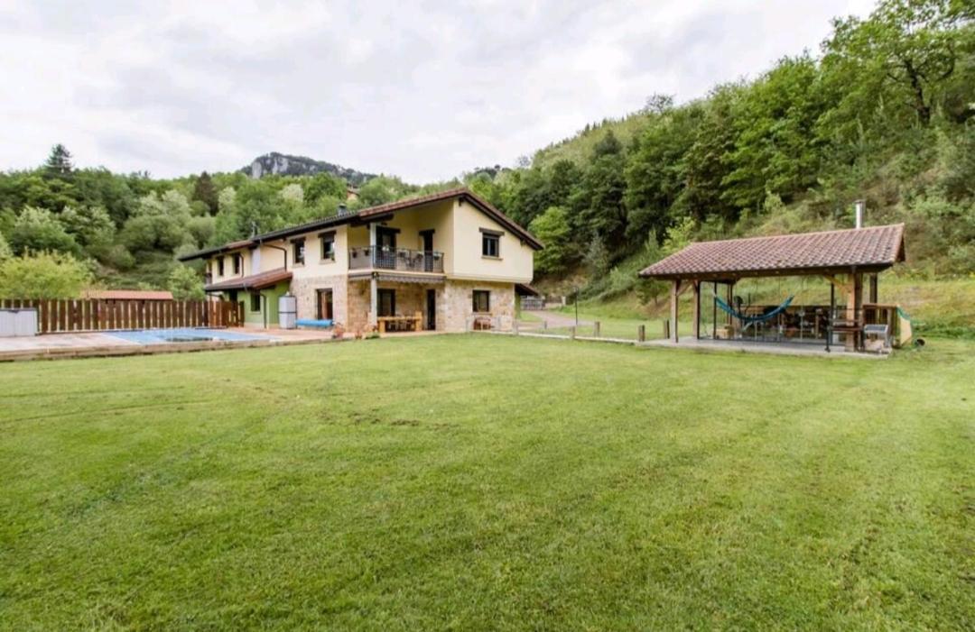 Chalet Con Piscina Climatizada En La Naturaleza Areatza Eksteriør bilde